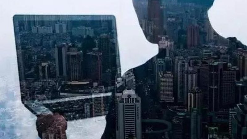大学课程在培养电商人才方面发挥着重要作用。以下是一些具体措施：